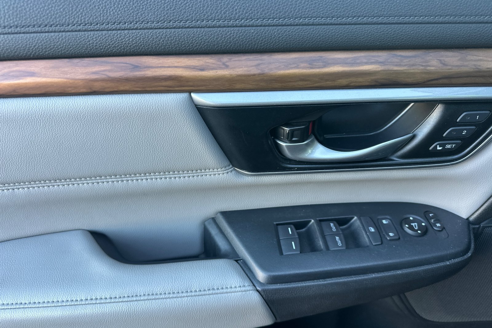 Used 2018 Honda CR-V EX-L image 10
