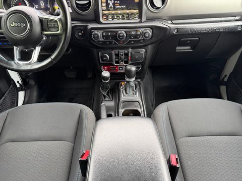 Used 2022 Jeep Wrangler Unlimited Rubicon 4xe w/ Cold Weather Group AWD/4WD image 17