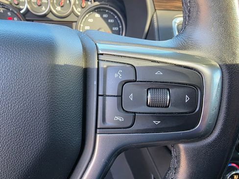 Used 2021 Chevrolet Suburban LT image 24