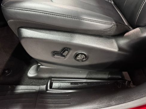 Used 2025 Chrysler Pacifica Select FWD image 15