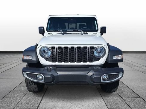 Used 2025 Jeep Gladiator Sport AWD/4WD image 2