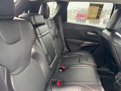 Used 2019 Jeep Cherokee Limited image 38