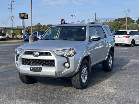 Used 2019 Toyota 4Runner SR5 image 3