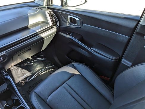 Certified 2025 Kia Sorento EX w/ Panoramic Sunroof Package image 19