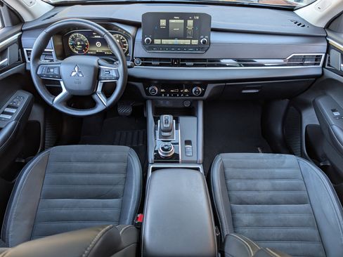 Used 2023 Mitsubishi Outlander SE image 26