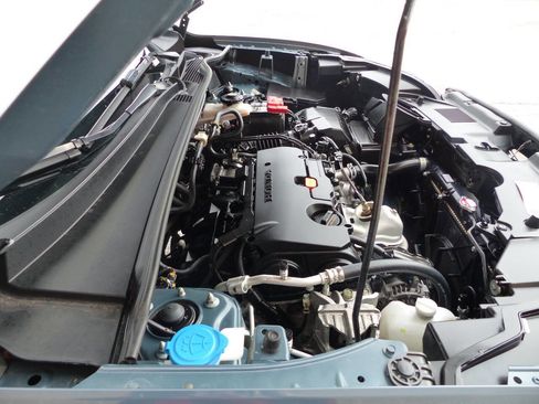 Used 2025 Honda HR-V EX-L image 16