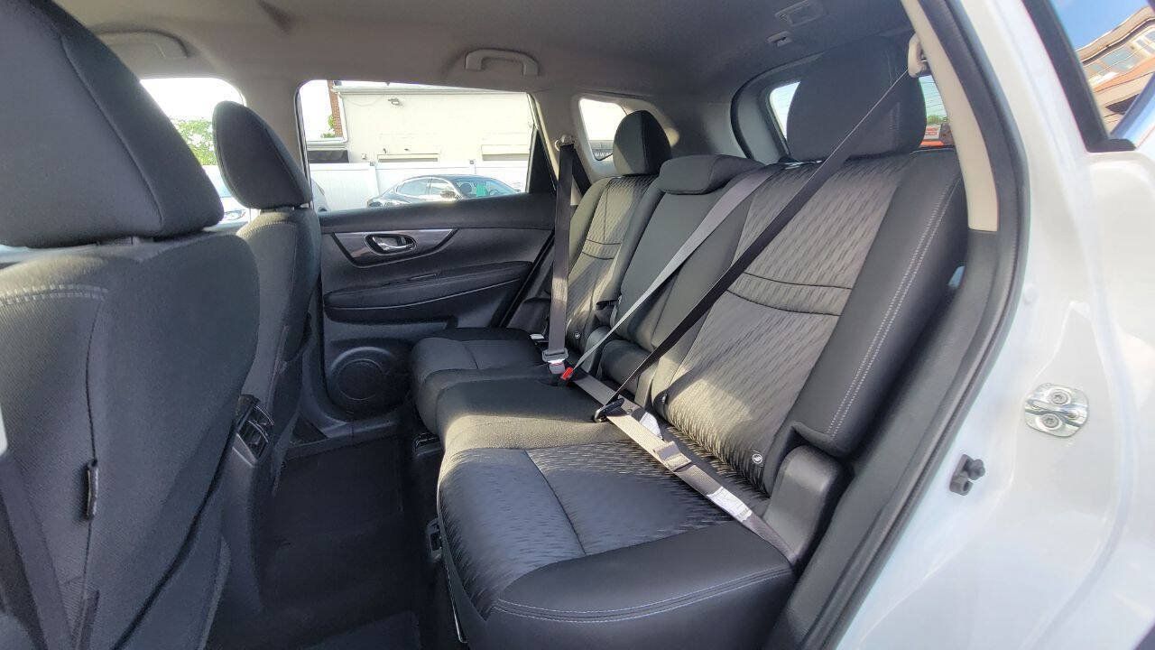 Used 2018 Nissan Rogue SV w/ Premium Package AWD/4WD image 26