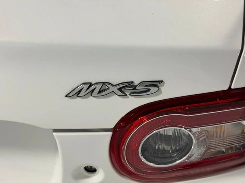 Used 2015 MAZDA MX-5 Miata Club RWD image 11