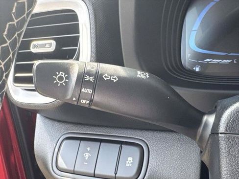 Certified 2025 Hyundai Venue Limited FWD image 21