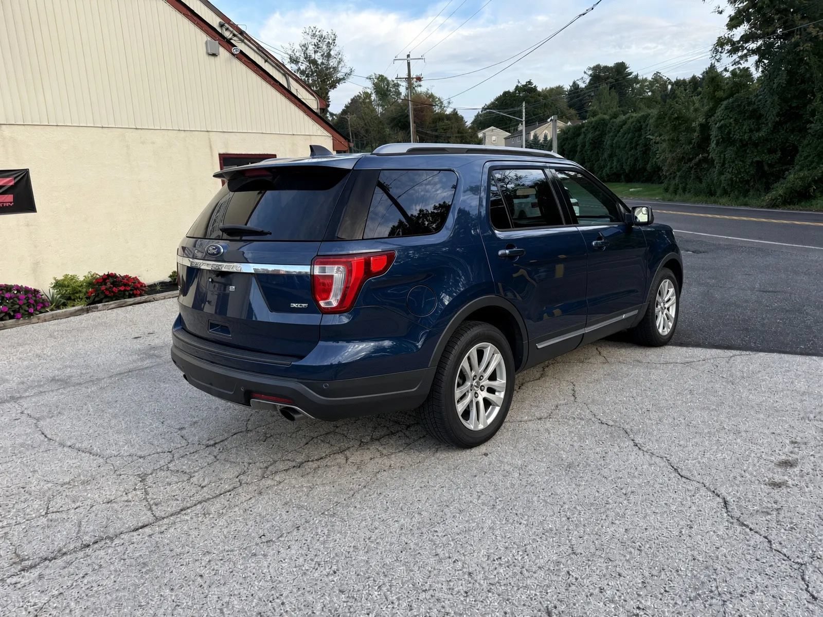 Used 2018 Ford Explorer XLT AWD/4WD image 5