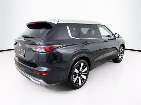 New 2025 Mitsubishi Outlander SEL image 7