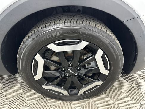 Used 2023 Kia Telluride EX w/ EX Captain's Chair Package image 13