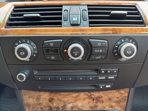 Used 2009 BMW 528i xDrive Sedan image 40