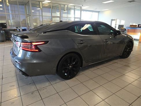 Used 2019 Nissan Maxima SR image 8