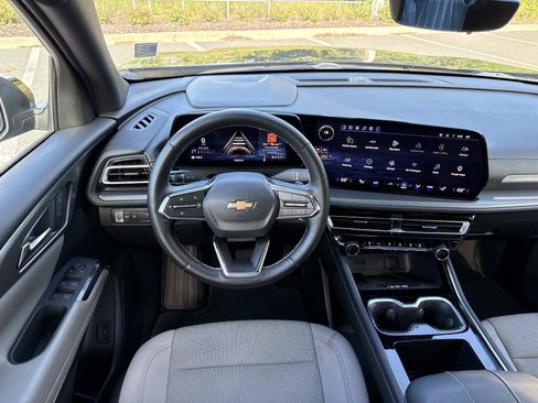 Used 2026 Chevrolet Traverse LT w/ Driver Confidence Package FWD image 14