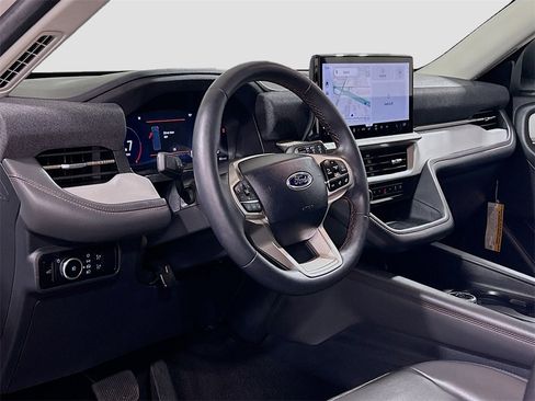 Used 2025 Ford Explorer Active w/ Active Comfort Package image 7
