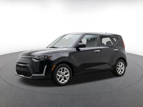 Used 2025 Kia Soul LX w/ LX Technology Package FWD image 3
