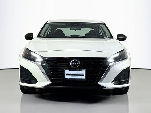 Used 2024 Nissan Altima 2.5 SV FWD image 3