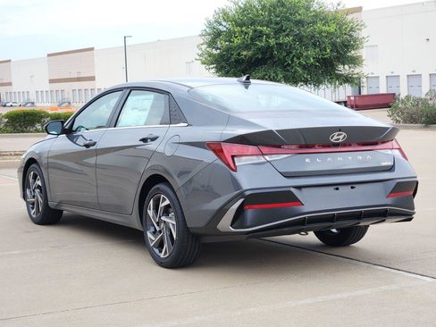 New 2026 Hyundai Elantra Limited FWD image 3