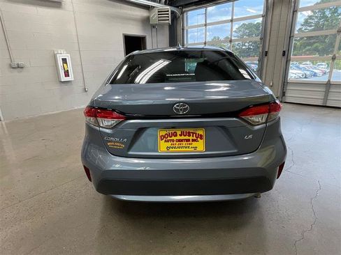 Used 2020 Toyota Corolla LE FWD image 4