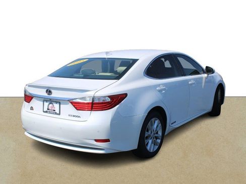 Used 2015 Lexus ES 300h w/ Navigation System Package FWD image 4