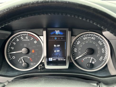 Used 2022 Toyota Tacoma SR5 w/ Technology Package AWD/4WD image 15