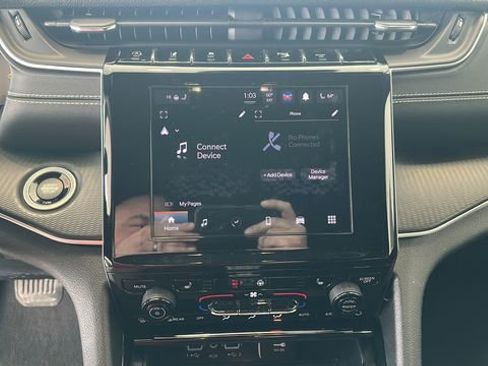 Used 2023 Jeep Grand Cherokee Altitude AWD/4WD image 11