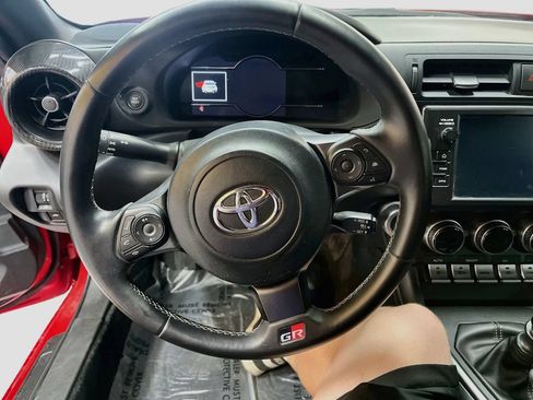 Used 2024 Toyota GR86 RWD image 11