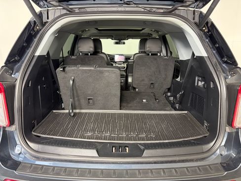 Used 2022 Ford Explorer XLT w/ Equipment Group 202A AWD/4WD image 27