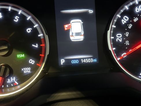 Used 2021 Toyota RAV4 XLE Premium image 18