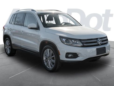 Used 2016 Volkswagen Tiguan SE image 4