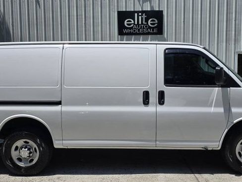 Used 2018 Chevrolet Express 2500 w/ Driver Convenience Package RWD image 6