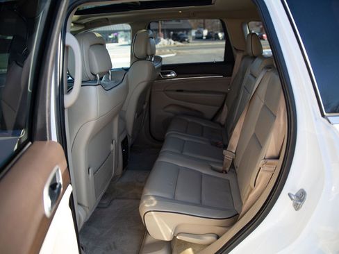 Used 2018 Jeep Grand Cherokee Overland image 15