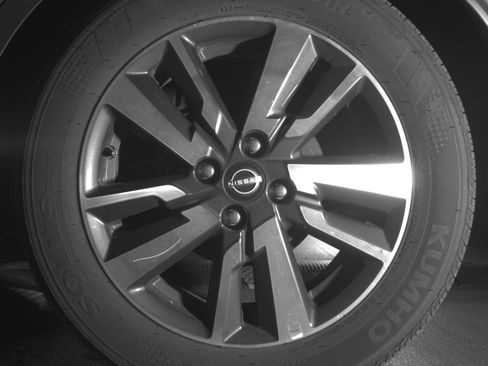 Used 2025 Nissan Versa SV FWD image 14