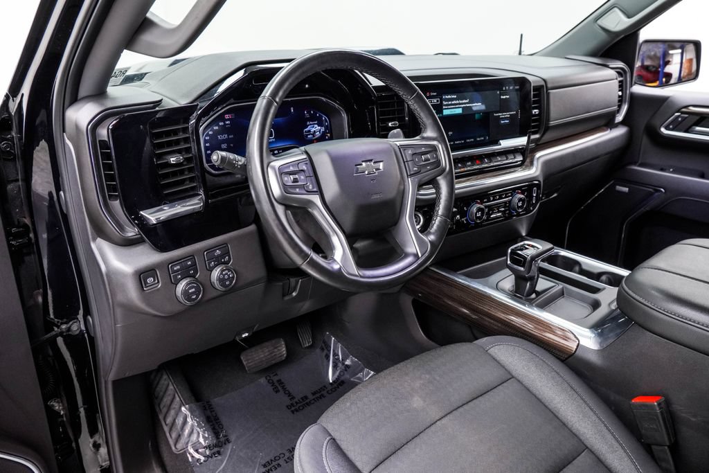 Used 2024 Chevrolet Silverado 1500 LT Trail Boss w/ Convenience Package II AWD/4WD image 16