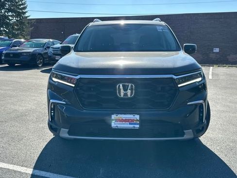 New 2025 Honda Pilot Touring image 8