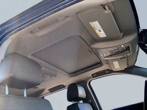 Used 2019 GMC Yukon SLT w/ Premium Edition RWD image 14