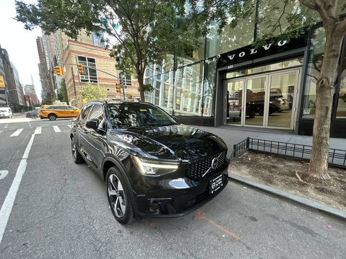 Certified 2024 Volvo XC40 B5 Plus w/ Climate Package AWD/4WD image 1