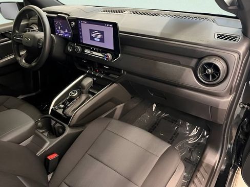 Certified 2024 Chevrolet Colorado Trail Boss w/ Technology Package AWD/4WD image 9