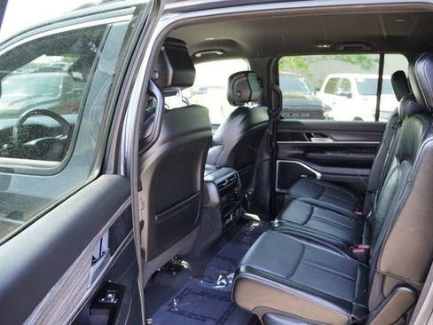 Used 2024 Jeep Wagoneer Series II w/ Flexible Seating Group AWD/4WD image 17