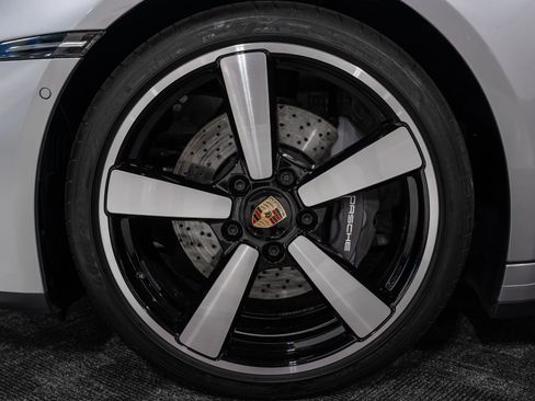 Used 2025 Porsche 911 Carrera RWD image 41
