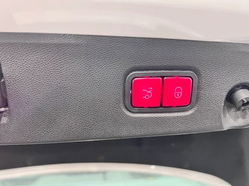 Used 2014 Mercedes-Benz CLS 550 w/ Premium 1 Package image 20