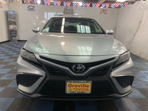 Used 2024 Toyota Camry SE image 9