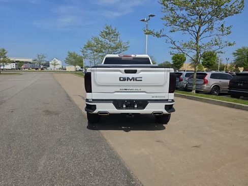 Used 2022 GMC Sierra 1500 Denali w/ Driver Alert Package II AWD/4WD image 5