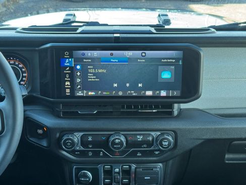 Used 2025 Jeep Wrangler Sport S image 18