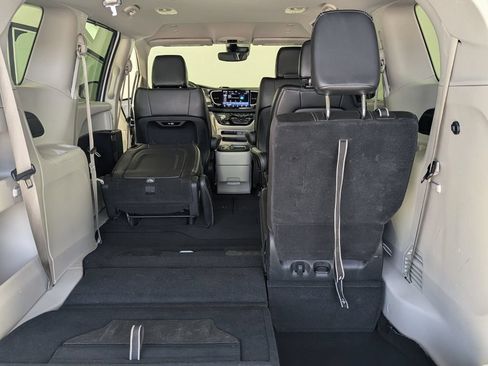 Used 2024 Chrysler Pacifica Touring-L FWD image 30