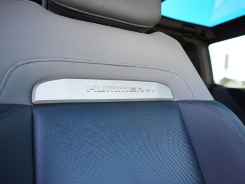 Used 2024 GMC Hummer EV 3X w/ LPO, Illumination Package image 10