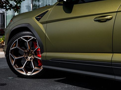 Used 2024 Lamborghini Urus Performante AWD/4WD image 25