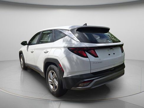 Used 2025 Hyundai Tucson SE image 5