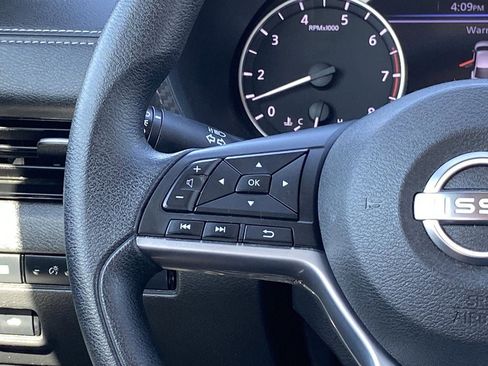 Certified 2024 Nissan Sentra SV FWD image 25